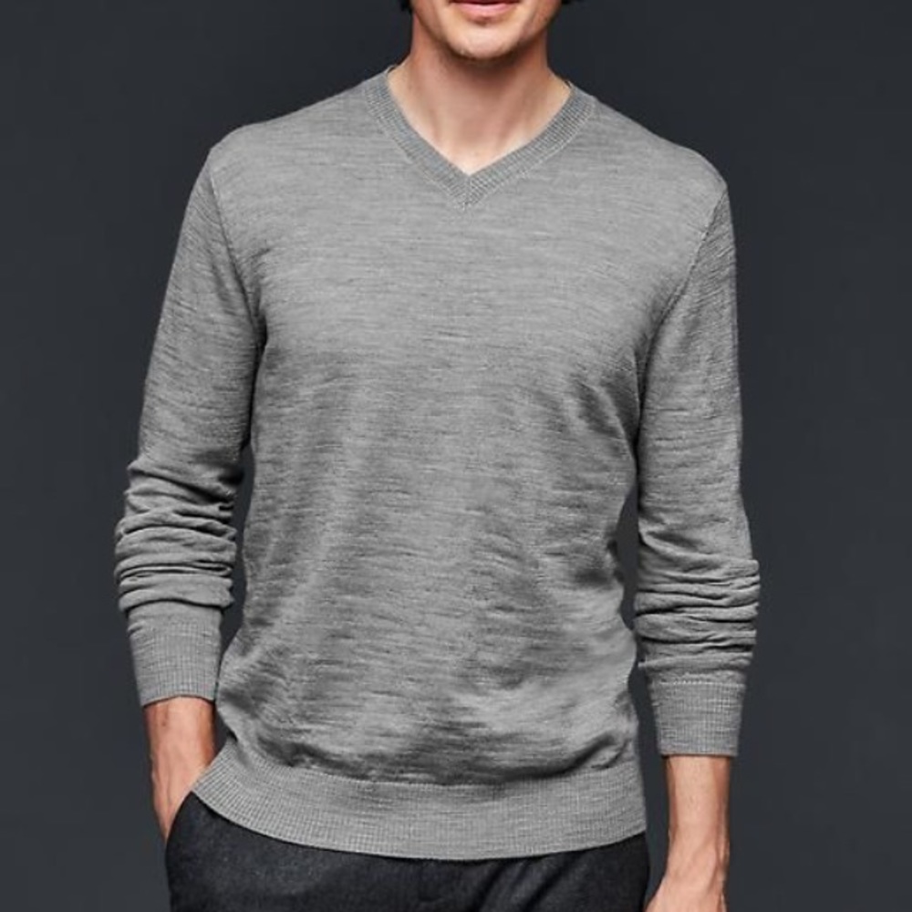 NWT GAP V NECK SWEATER LARGE
